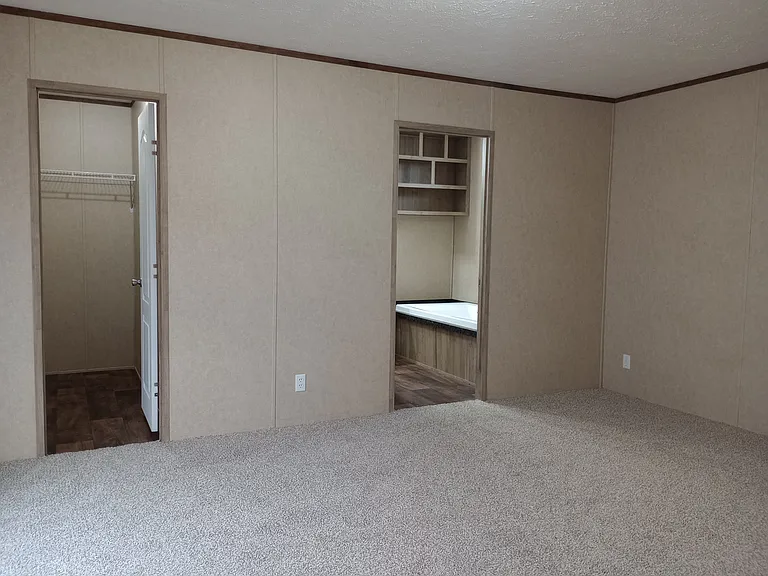 914 Western Trl — Photo 4