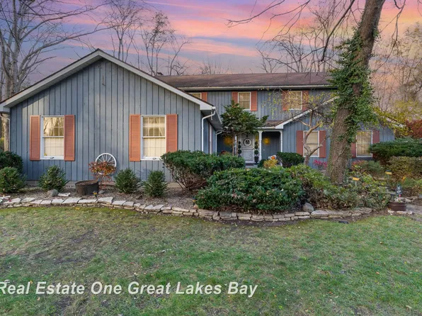 3021 Vessy Dr, Saginaw, MI 48601