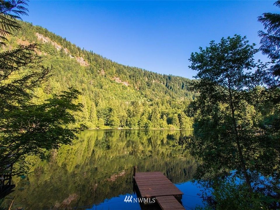 Your private dock on Lake Walker.  Dive In