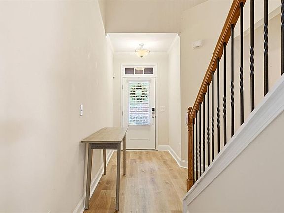 4th image of 1485 Faircrest Ln