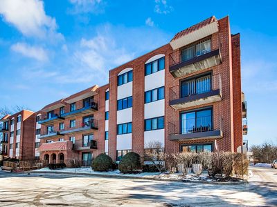 2086 Saint Johns Ave APT 305, Highland Park, IL, 60035