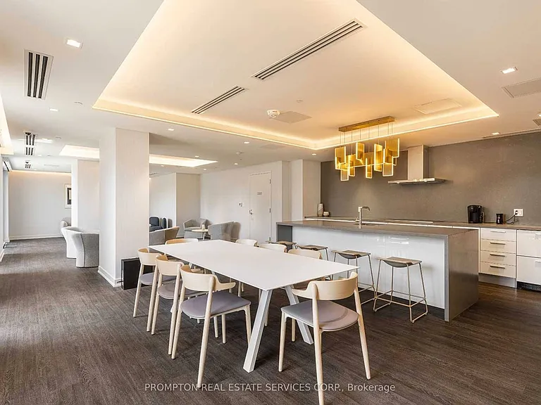 3 Gloucester St #1010 — Photo 27