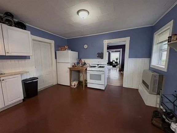 3rd image of 421 Laurel St #2