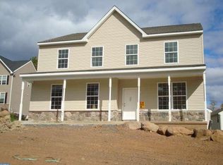 1027 Victor Dr, East Greenville, PA 18041