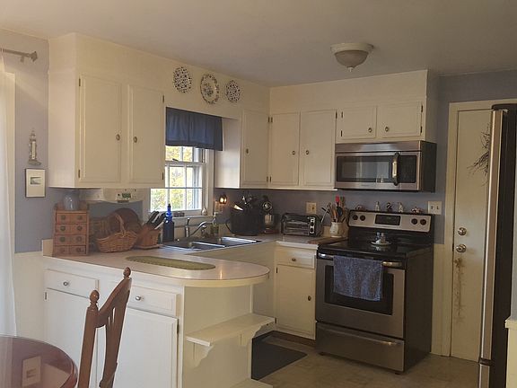 5th image of 47 Green Acres Dr