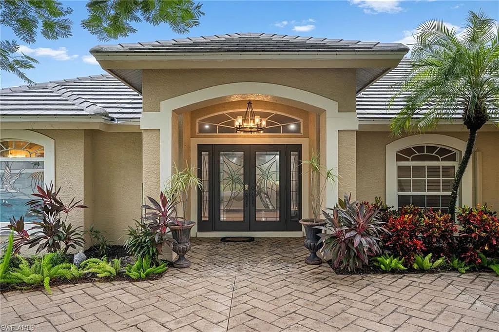 4 bed, 2.5 bath, 2326 sqft, $10,900 — Photo 1