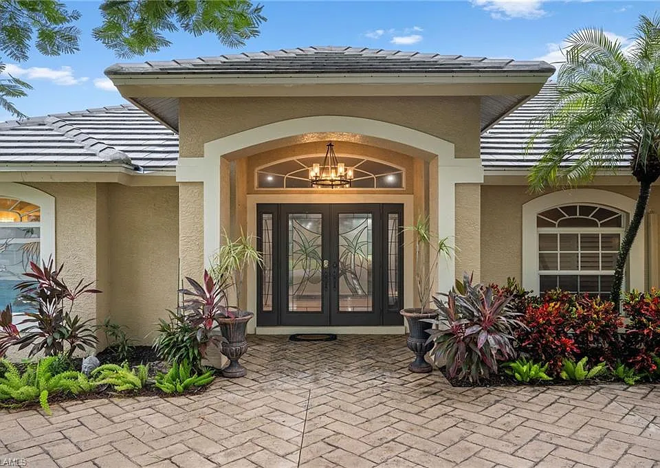 28399 Del Lago Way