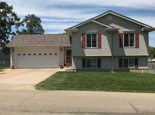 70 Pheasant Dr, Farmington, MO 63640