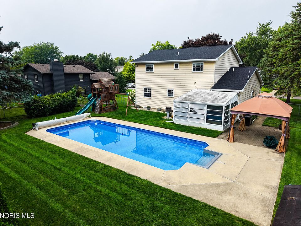 2nd image of 528 Fairfield Park Dr