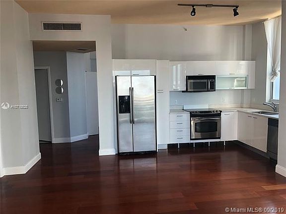3rd image of 133 NE 2nd Ave APT 1401