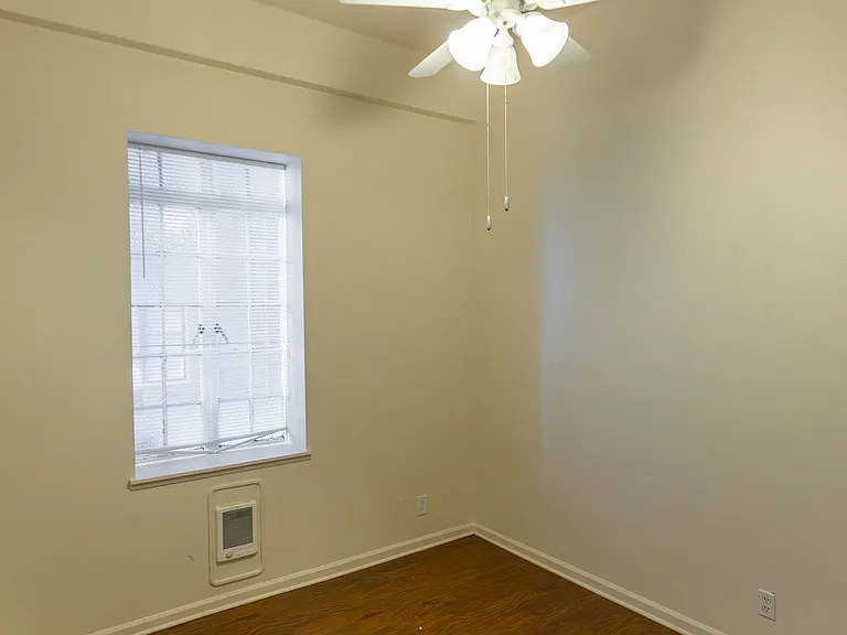 The Commodore Apartments — Photo 6