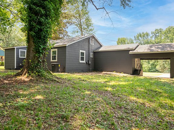 3rd image of 2051 East Cir