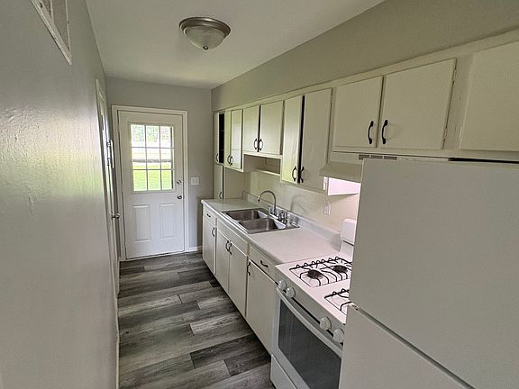 4th image of 654 Harriman Ave S