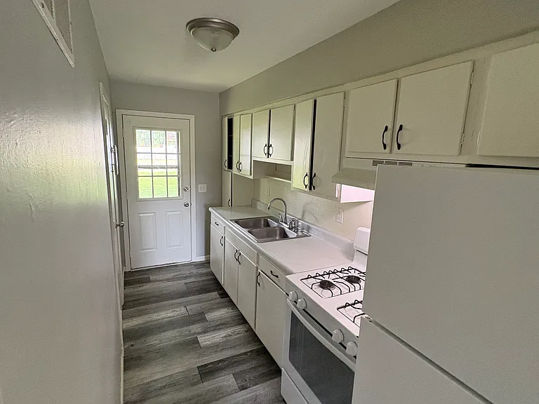 654 Harriman Ave S — Photo 4