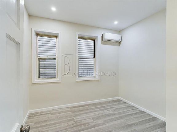 5th image of 3075 41st St #1