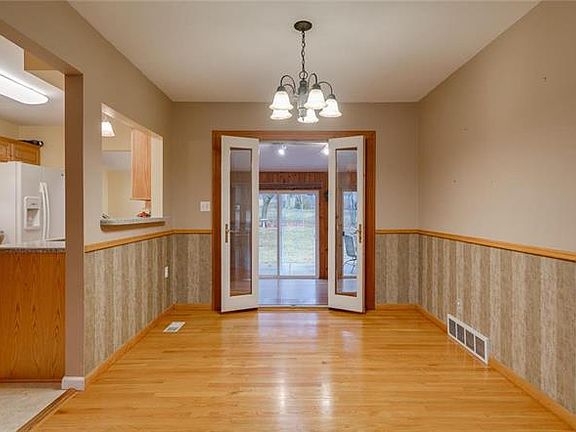 4th image of 4915 Howe Dr