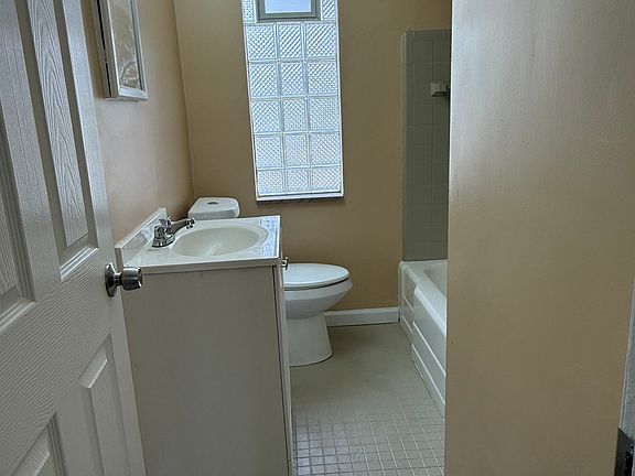 4th image of 11237 Stockwell St