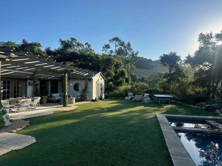 696 Ladera Ln — Photo 10