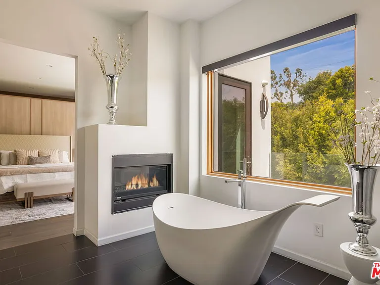 12443 W Sunset Blvd — Photo 17