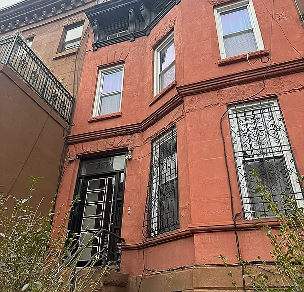 357 Halsey St #4 — Photo 4