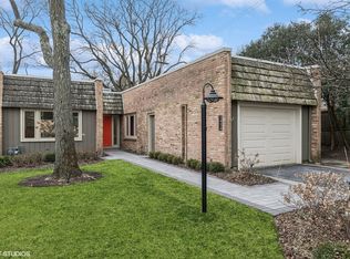 1936 Somerset Ln, Northbrook, IL 60062