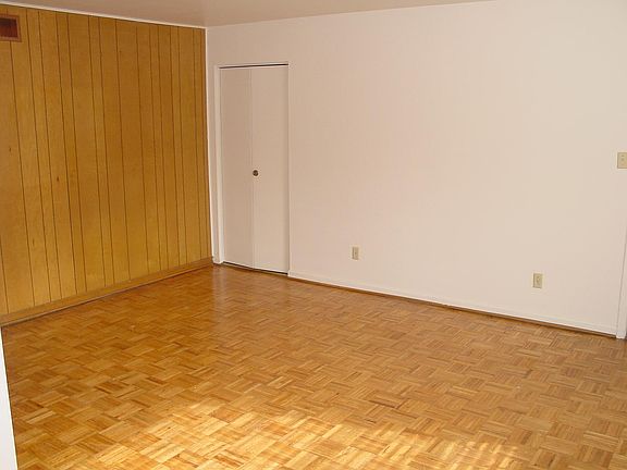 4th image of 311 Ballard St
