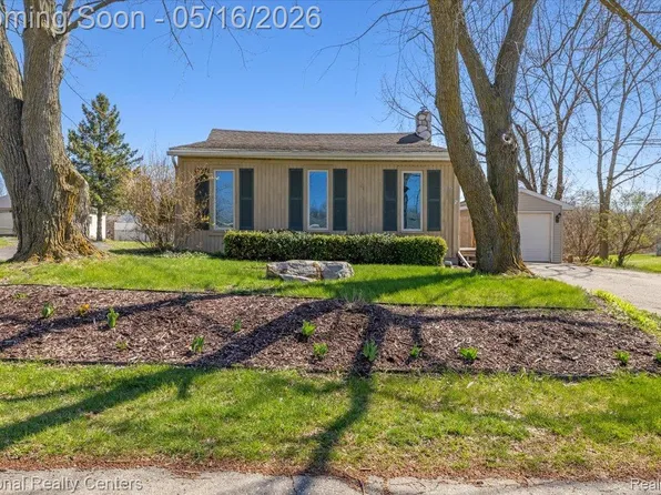5067 Walsh Dr, Brighton, MI 48114