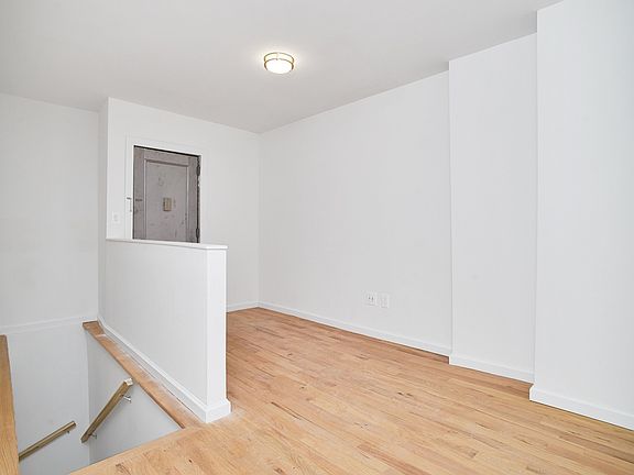 5th image of 1069 Grant Ave APT 2