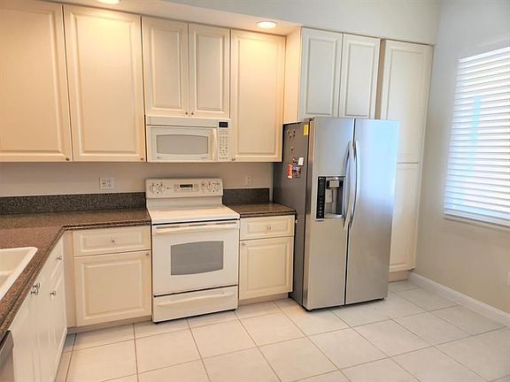 4th image of 10 Harbour Isle Dr E Unit 303