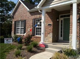 5234 Hollow Wood Ct, Saint Louis, MO 63128