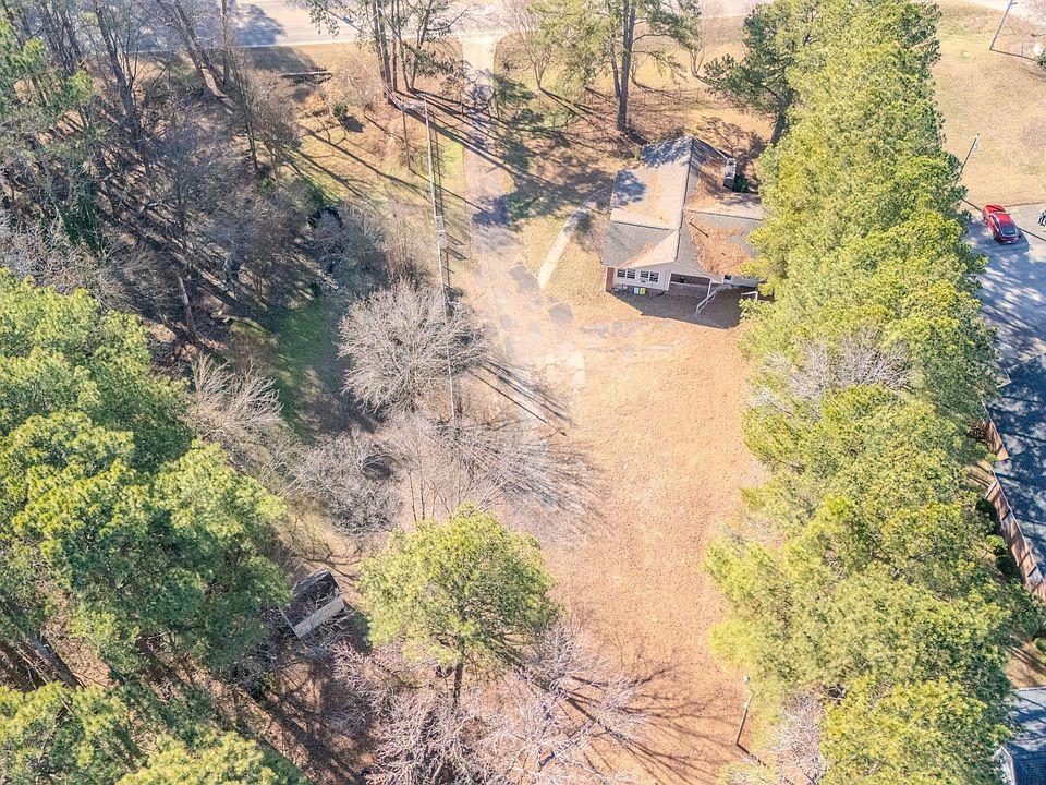 1st image of 3009 Sanderford Rd