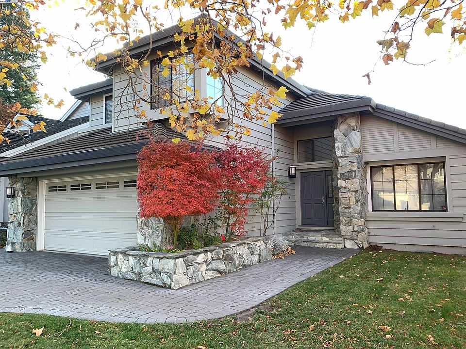 1st image of 636 Birchwood Ct