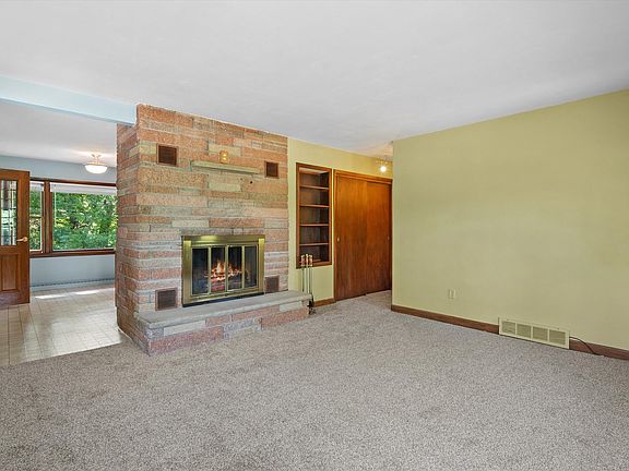 5th image of S78W20783 Hillendale Dr