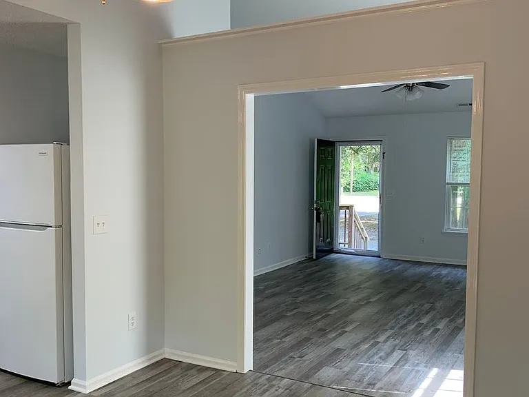 211 Friendly Ln — Photo 11