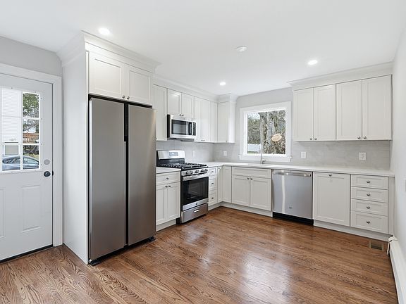 4th image of 75 Colgate Ave #1