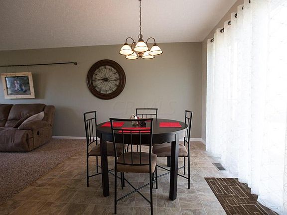 5th image of 218 Brushmore Ct