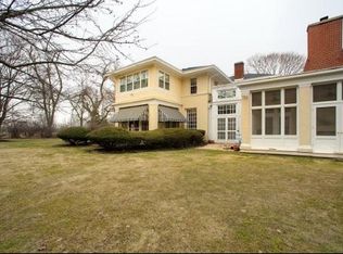 1S751 Hawthorne Ln, Wheaton, IL 60189