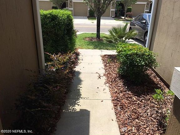 3rd image of 900 S Black Cherry Dr