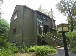 33 Pine Grv, Amherst, MA 01002