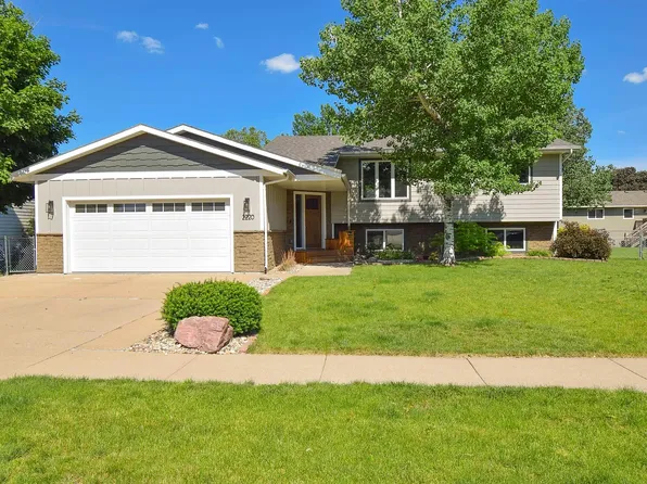 2220 S Cambridge Ave, Sioux Falls, SD 57106