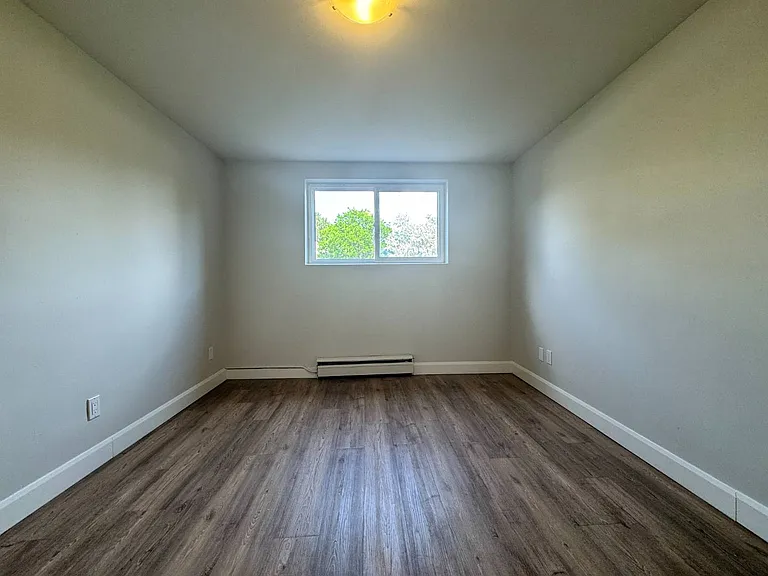1100 Wellington St — Photo 4