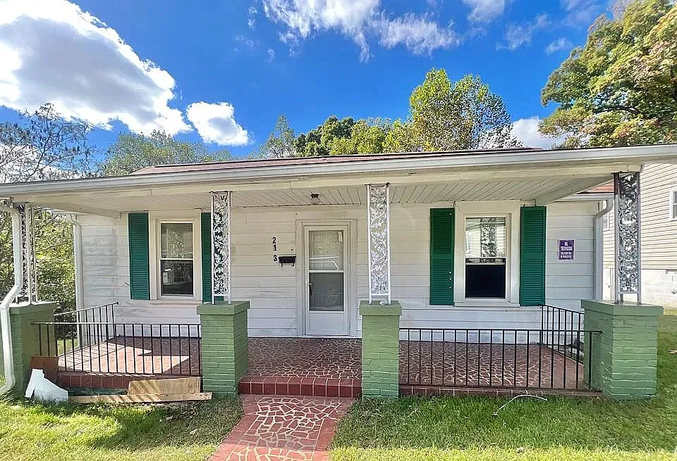 213 Victoria St
