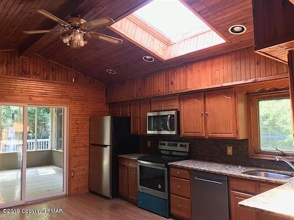 4th image of 190 Darcy Dr
