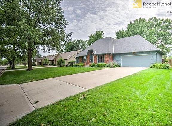 2nd image of 9060 Rosewood Dr