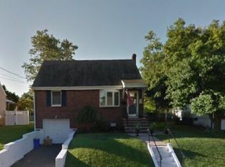 136 Lincoln Ave, Saddle Brook, NJ 07663