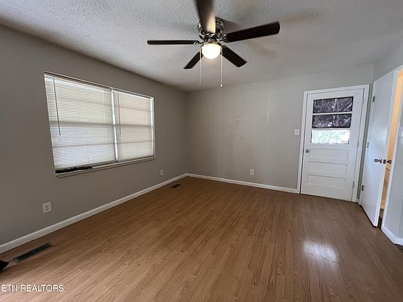3rd image of 678 Peachtree Ln