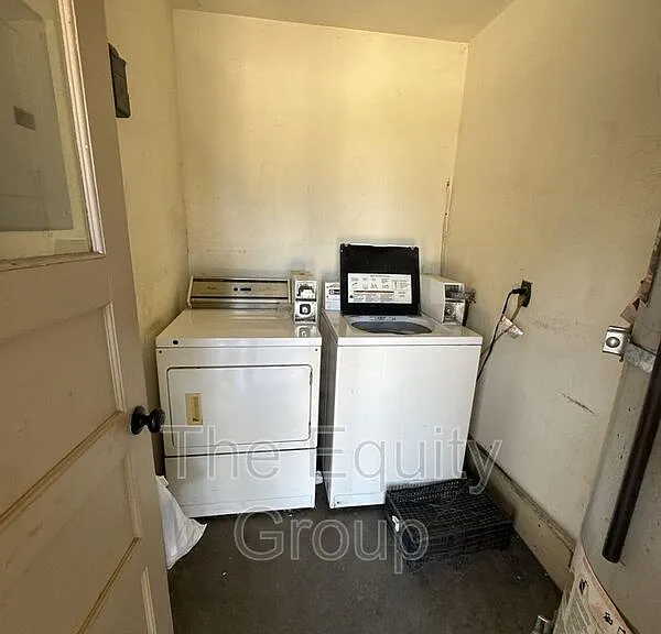 397 N Valencia Blvd — Photo 10