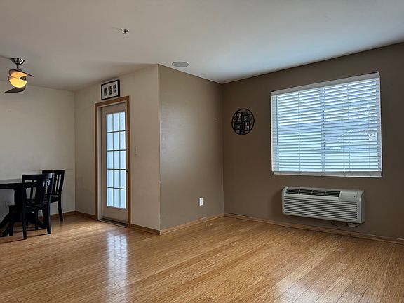 3rd image of 162 Bertram Dr Unit D