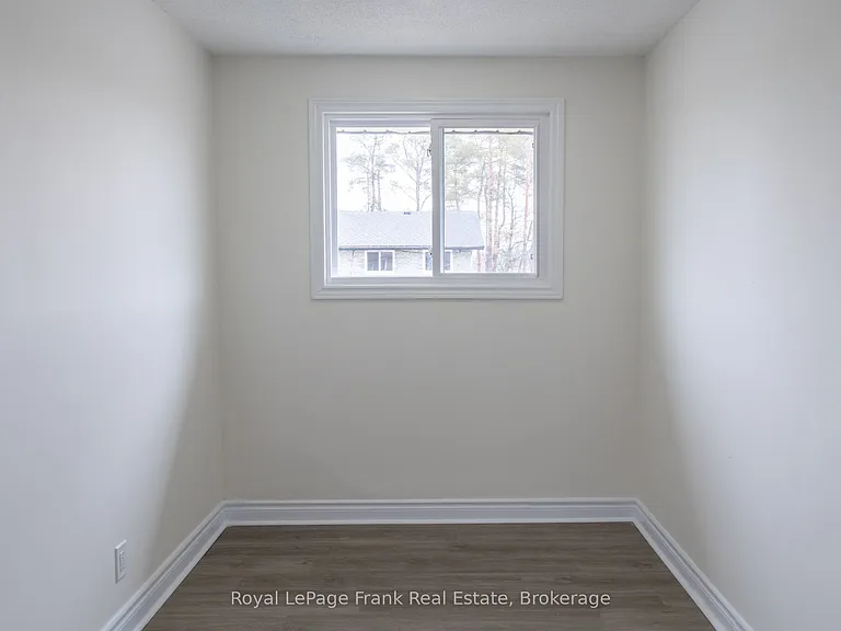 86 Mary St W #2 — Photo 11