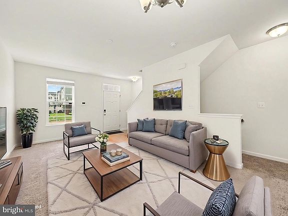 5th image of 207 Streamview Dr